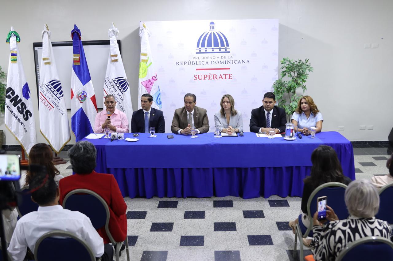Autoridades dominicanas brindan apoyo a familias afectadas por la tragedia de Jet Set